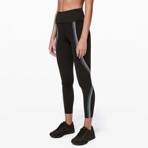 Lululemon SPEED LIGHT TIGHT 25" *ONLINE ONLY
Black
Size: 4